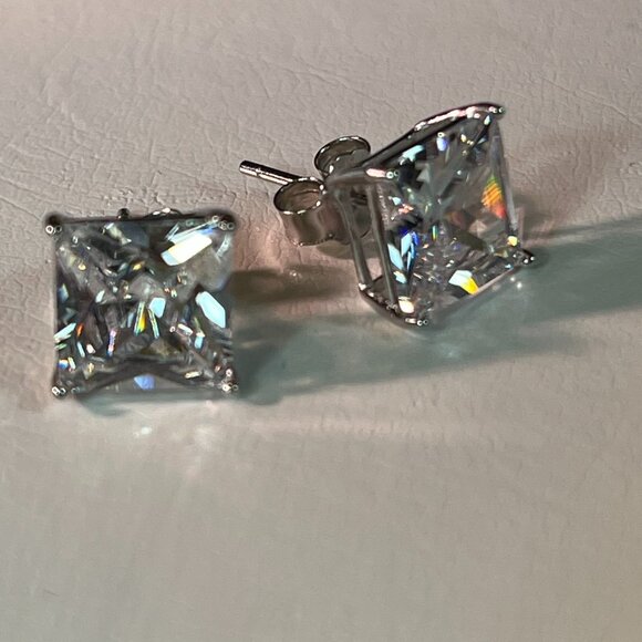 Men's 925 Silver Crystal Stud Earrings Screw Back Square 6 mm with gift box - Picture 5 of 5